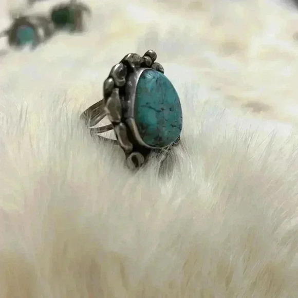 Vintage Turquoise Sterling Silver Ring - Picture 9 of 10